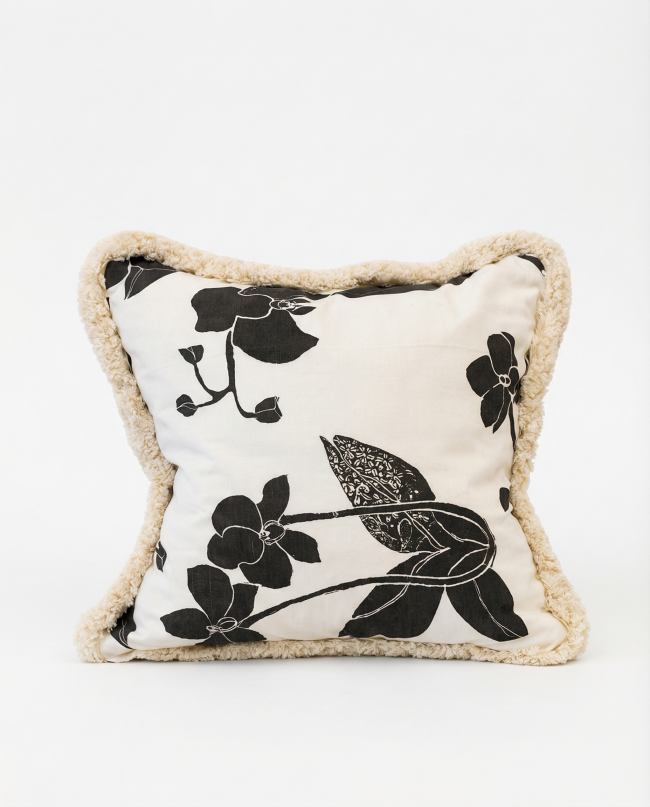 Decorative Pillow Blaxck and Off white color